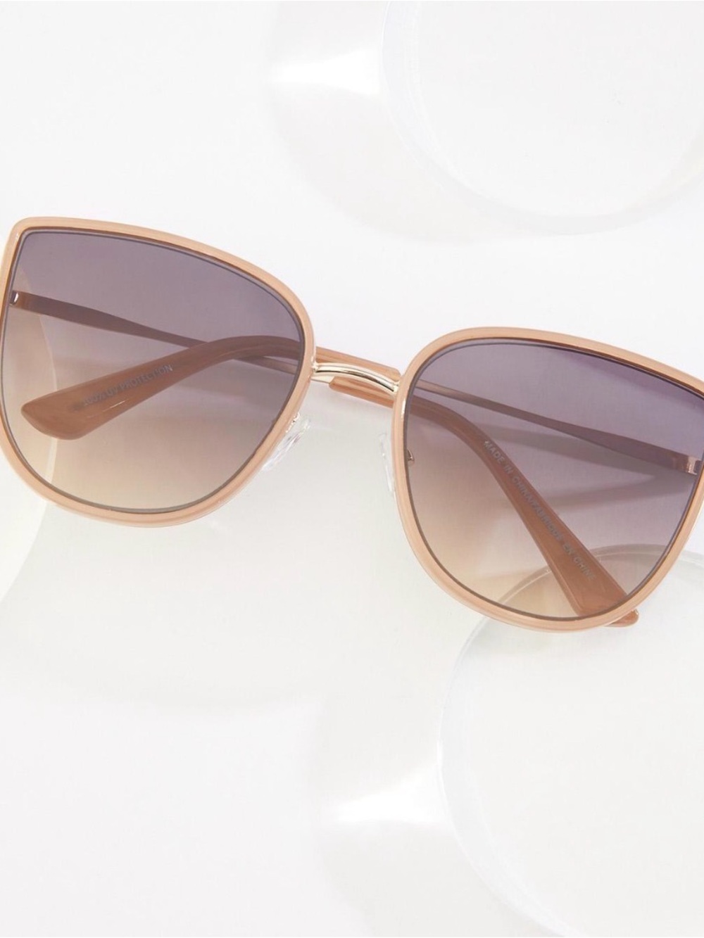 Straw Clutch with Beige Cat-Eye Sunglasses - Picture 5 of 5